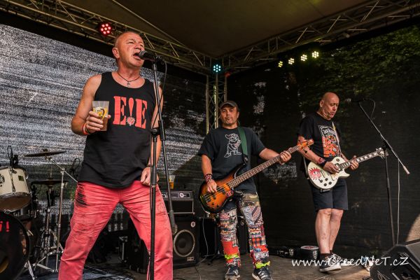 0171-antistresovy-den-punk-core-festDF57A387-567A-9EB0-1344-7F2DFC3EC13A.jpg